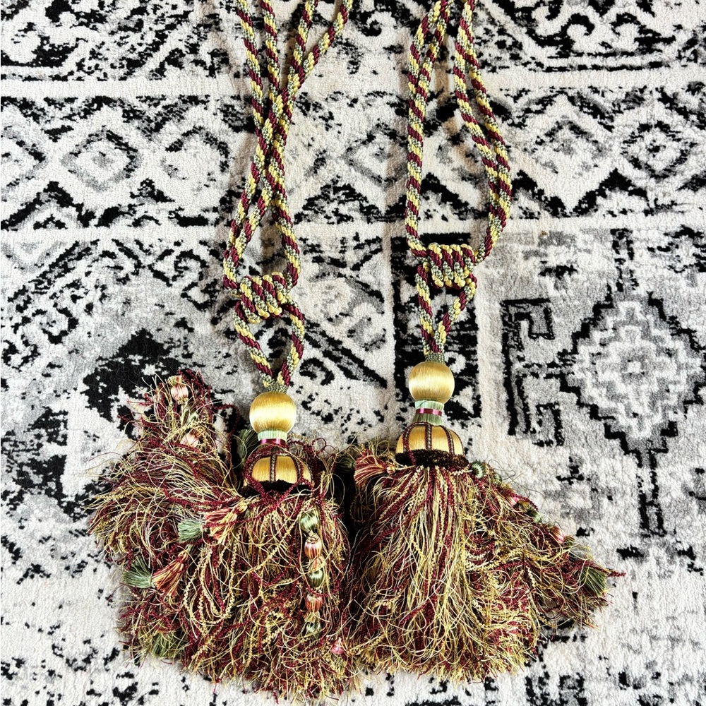 Decopro Pair of Tassel Curtain Drapery Tiebacks: Maroon/Gold/Green Pick
